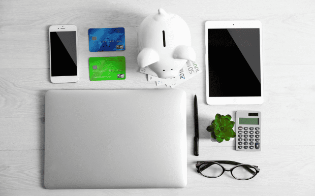 聖誕絨布抽繩禮品袋 - 港生活玩樂誌 材質:絲絨禮品袋通常由柔軟的絲絨布製成,觸感舒適且富有光澤,給人一種奢華的感覺。 顏色多樣:這些袋子通常提供多種顏色選擇,從經典的紅色、綠色到金色、銀色等,能夠滿足不同場合的需求。 設計:絲絨禮品袋配有抽繩或帶子,方便開合,同時也增添了美觀性。 聖誕絲絨禮品袋不僅是一個實用的包裝工具,也是表達心意和品味的一種方式。在聖誕節、情人節等節日中使用,增添節日氛圍。 客製 - 港生活玩樂誌 聖誕絨布抽繩禮品袋