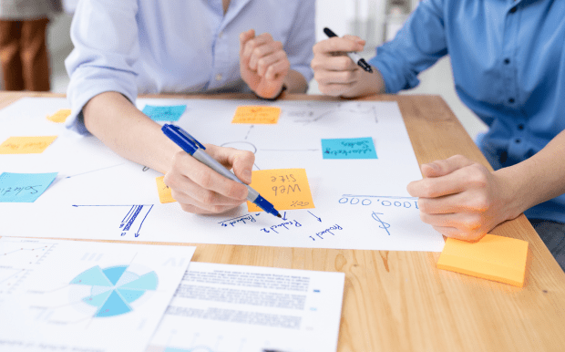 聖誕絨布抽繩禮品袋 - 港生活玩樂誌 材質:絲絨禮品袋通常由柔軟的絲絨布製成,觸感舒適且富有光澤,給人一種奢華的感覺。 顏色多樣:這些袋子通常提供多種顏色選擇,從經典的紅色、綠色到金色、銀色等,能夠滿足不同場合的需求。 設計:絲絨禮品袋配有抽繩或帶子,方便開合,同時也增添了美觀性。 聖誕絲絨禮品袋不僅是一個實用的包裝工具,也是表達心意和品味的一種方式。在聖誕節、情人節等節日中使用,增添節日氛圍。 客製 - 港生活玩樂誌 聖誕絨布抽繩禮品袋